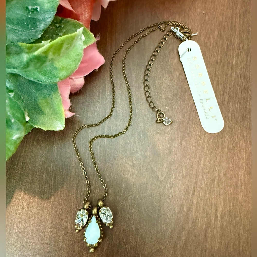 NWT Sorrelli Lovely Pearl Luster Embroidered Trifecta Pendant